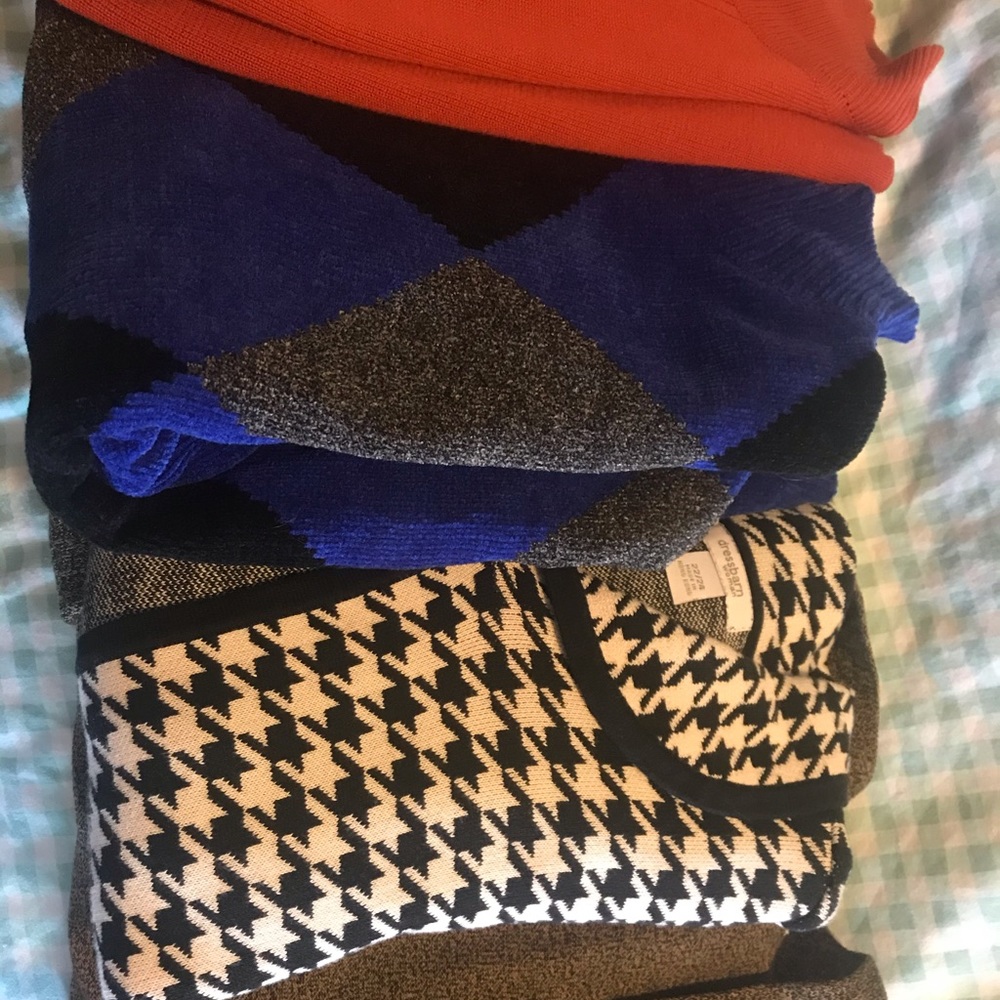 4 sweaters in very good condition.  2x (22-24)